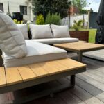 espace lounge d'une terrasse avec canapé extérieur