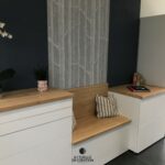 aménagement d'une entrée avec rangements et penderie