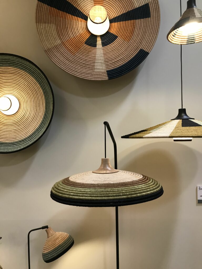 luminaires en rotin coloré
